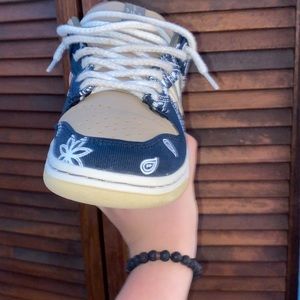 Travis Scott dunks , size 10 , bought them from grail central in Anderson sc